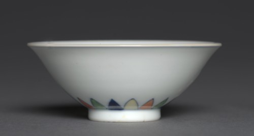 Bowl with Flying Cranes, 1723-1735. China, Jiangxi province, Jingdezhen kilns, Qing dynasty