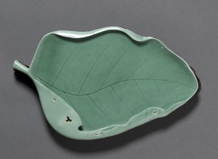 Brush Washer in Shape of a Lotus Leaf, 1723-1735. China, Jiangxi province, Jingdezhen, Qing dynasty