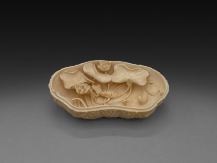 Box in Form of Lotus Leaf, 1700s. China, Qing dynasty (1644-1911). Ivory; overall: 5.1 cm (2 in.).