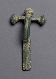 Cross-bow Fibula, 1-200. Italy, Roman, 1st-2nd Century. Bronze; overall: 9.5 cm (3 3/4 in.).