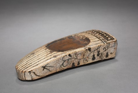 Inkstone in the Form of a Koto, 1600s. Japan, Gifu Prefecture, Mino kilns, Momoyama (1573-1615)-Edo