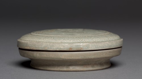 Covered Box: Yue Ware, 907-960. China, Shang-lin-hu kilns, Yu-yao District, Zhejiang province, Five