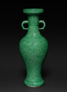 Vase, 1662-1722. China, Jiangxi province, Jingdezhen kilns, Qing dynasty (1644-1912), Kangxi reign