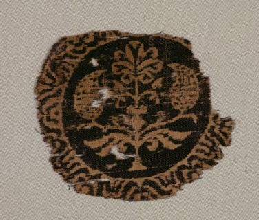 Fragment of a Segmentum with Palmette Tree, 700s. Syria, Umayyad or Abbasid period, 8th century.