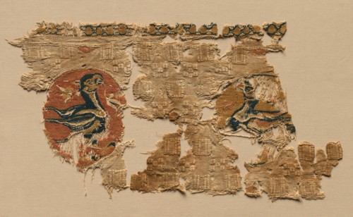 Hanging with birds in roundels, 800s. Egypt, al-Bahnasa, Tulunid period. Plain weave with inwoven