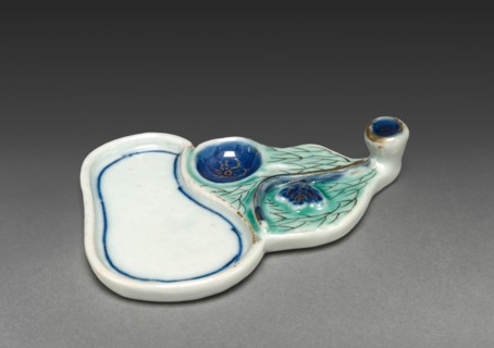 Ink Palette in the Shape of a Gourd, 18th-19th century. Japan, Edo Period (1615-1868). Porcelain,