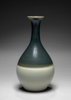 Sake Flask: Arita Ware, Imari Type, 17th century. Japan, Edo Period (1615-1868). Porcelain with