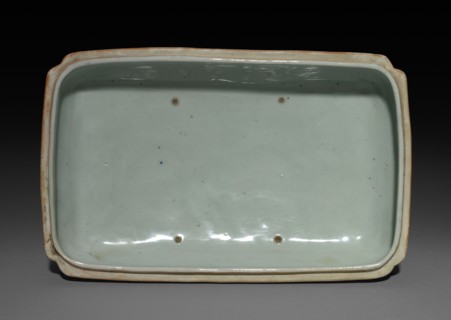 Covered Box with Dragons (lid), 1573-1620. China, Jiangxi province, Jingdezhen kilns, Ming dynasty