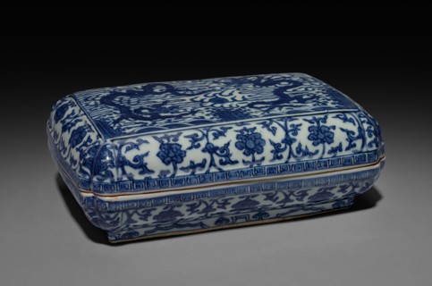 Covered Box with Dragons, 1573-1620. China, Jiangxi province, Jingdezhen kilns, Ming dynasty