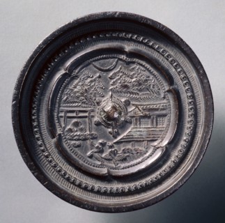 Mirror with a Tortoise Knob and Magpies, early 17th - mid 19th century. Japan, Edo (1615-1868).