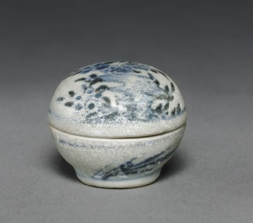 Pill Box, c. 1752. China, Qing dynasty (1644-1911). Porcelain with blue and white decoration;