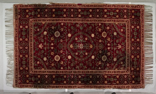 Floorspread with medallion pattern, 1650-1700. India, Gujarat, probably Ahmedabad. Velvet, solid