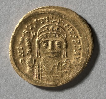 Solidus of Justin II, 565-578. Byzantine, 6th century. Gold; diameter: 2 cm (13/16 in.)