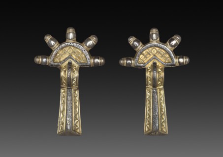 Bow Fibulae, 500-550. Alemannic, 6th century. Silver gilt and niello; overall: 7.7 x 4.9 x 2 cm (3
