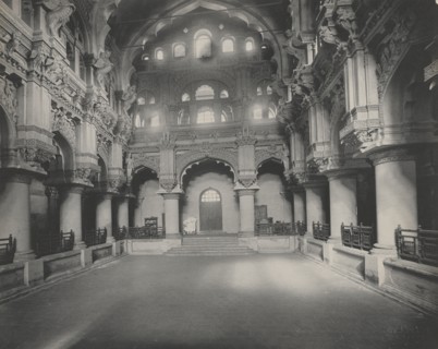Entrance to Torumal Paiks Palace, c. 1890s. Studio of A. W. A. Plâté Studio (Ceylonese). Platinum