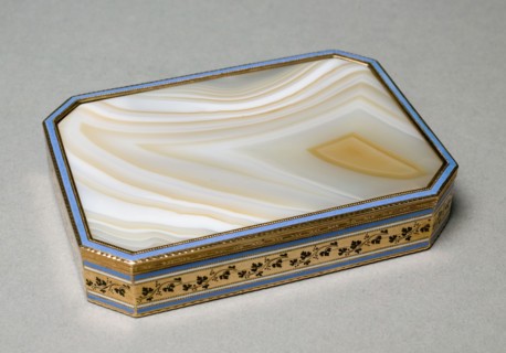 Snuff Box, 1800-1815. Russia, early 19th century. Striated agate in gold and enamel mounts;