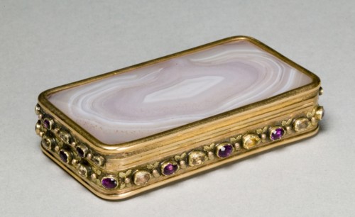Snuff Box, c. 1825-35. 19th century. Agate, gold, amethysts, citrines; overall: 9 x 5 x 2 cm (3