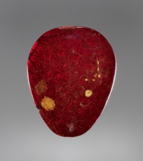 Pendant: Head of a Female Divinity or Sphinx; Italy; 550 - 525 B.C; Amber; 32 × 26 × 5 mm, 1 1,4 × 1 × 3,16 in