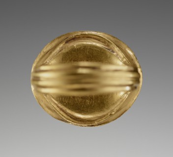 Ring, Leda and the Swan, about 300 B.C; Gold; 2.1 × 1.9 cm, 13,16 × 3,4 in