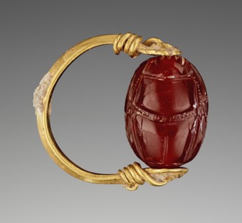 Gem Engraved with an Archer, Possibly Odysseus; Etruria; 425–400 B.C; Carnelian and gold; 0.7 × 1.5 × 1.1 cm