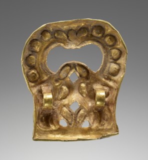 Mount for a Belt Buckle(?, with Ram's Heads; Central Asia; 100 B.C.–A.D. 50; Gold and inlaid stones; 5.2 × 4.9 × 2 cm