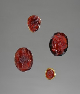 Cameo Gem; 1st century; Garnet; 1.2 × 1 × 0.6 cm, 7,16 × 3,8 × 3,16 in
