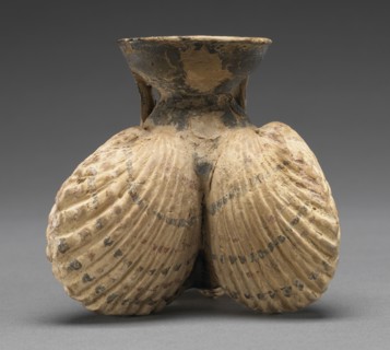 Cockleshell Aryballos; Athens, Greece; 525 - 475 B.C; Terracotta; 7.3 × 4 cm, 2 7,8 × 1 9,16 in