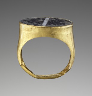 Cast Gem with Scylla attacking a Sailor set into a Ring; second half of 1st century B.C; Gem: glass; ring: gold; 1.8 × 1.3 cm