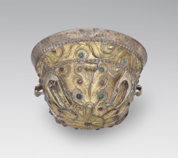Wine Cup with Floral Decoration; Bactrian Empire; 1st century B.C; Gilt silver, inlaid glass and semiprecious stones; 8.3 × 14