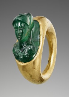Minerva; 1st century; Gem: chrome chalcedony; ring: gold; 1.8 × 1.1 × 1.3 cm, 3,4 × 7,16 × 1,2 in