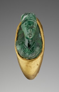Minerva; 1st century; Gem: chrome chalcedony; ring: gold; 1.8 × 1.1 × 1.3 cm, 3,4 × 7,16 × 1,2 in