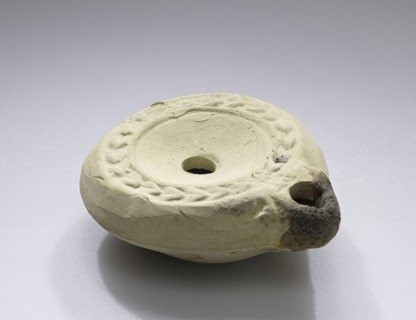 Lamp; Greece, Corinth, 4th century; Terracotta; 2.1 × 5.6 × 6.6 cm, 13,16 × 2 3,16 × 2 5,8 in