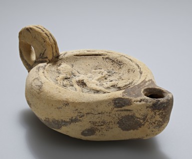 Lamp; Italy; late 1st - early 2nd century; Terracotta; 4 × 5.2 × 8 cm, 1 9,16 × 2 1,16 × 3 1,8 in