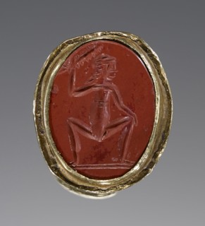 Engraved Gem and Ring; Italy; 2nd century; Gem: Jasper; Ring: Gold; 1.2 x 1.6 cm, 1,2 x 5,8 in