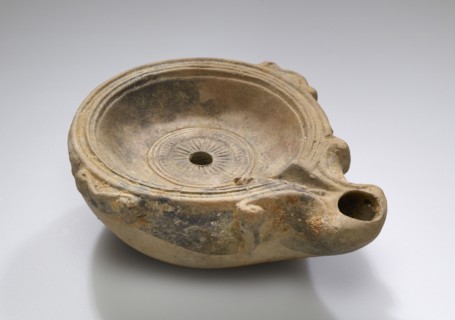 Lamp, Anatolia; 1st - 4th century; Terracotta; 3.2 x 8.5 x 10.2 cm, 1 1,4 x 3 3,8 x 4 in