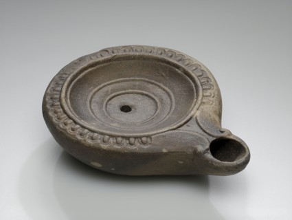Lamp, Anatolia; 1st - 4th century; Terracotta; 3 x 8.3 x 10.5 cm, 1 3,16 x 3 1,4 x 4 1,8 in