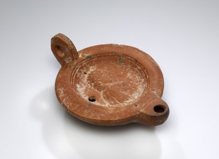 Lamp, Anatolia; 1st - 4th century; Terracotta; 2.5 x 8.1 x 11 cm, 1 x 3 3,16 x 4 5,16 in