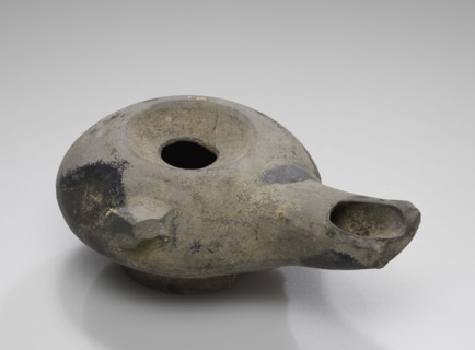 Lamp, Asia Minor; 3rd century B.C; Terracotta; 3.9 × 7 × 10 cm, 1 9,16 × 2 3,4 × 3 15,16 in