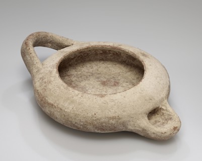 Lamp, South Italy; 5th century B.C; Terracotta; 3 x 10.4 x 14 cm, 1 3,16 x 4 1,8 x 5 1,2 in