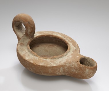 Lamp, Sicily, Italy; 5th century B.C; Terracotta; 3.5 x 8.2 x 13 cm, 1 3,8 x 3 1,4 x 5 1,8 in