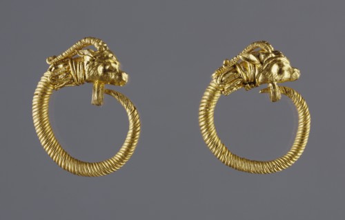 Earrings; Alexandria, Egypt; 220 - 100 B.C; Gold; 2.2 cm, 7,8 in