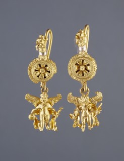 Disk Pendant Earrings with a Figure of Eros; Alexandria, Egypt; 220 - 100 B.C; Gold and pearls; 4.8 cm, 1 7,8 in