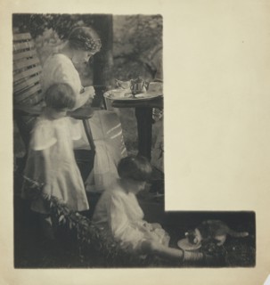The Artist's Daughter, Hermine, and her Children at Tea; Gertrude Käsebier, American, 1852 - 1934, Waban, Massachusetts, United