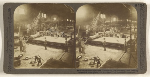 Glass manufacture, Tarentum, Pa. - casting and rolling sheets of plate glass 12 1,2 x 21 feet; Underwood & Underwood American