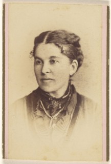 woman in 3,4 profile, printed in vignette-style; Hastings & White & Fisher; about 1880; Albumen silver print