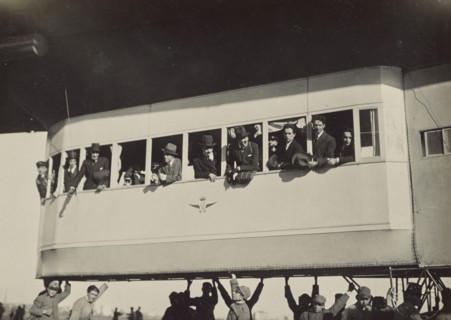 Blimp's gondola; Fédèle Azari, Italian, 1895 - 1930, Italy; 1914 - 1929; Gelatin silver print; 11.6 x 12 cm, 4 9,16 x 4 3,4 in