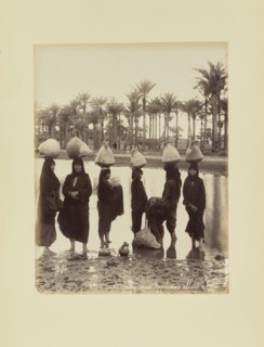 Paysannes égyptiennes sic allant à l'eau; Félix Bonfils, French, 1831 - 1885, 1870s; Albumen silver print