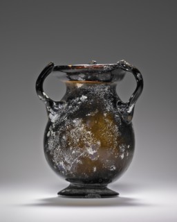 Jar; Eastern Mediterranean; 3rd - 4th century; Glass; 9 x 5.3 cm, 3 9,16 x 2 1,16 in
