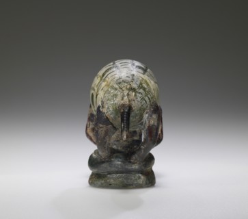 Statuette of an Ape; Eastern Mediterranean; 8th - 11th century; Glass; 8.6 x 5.4 cm, 3 3,8 x 2 1,8 in