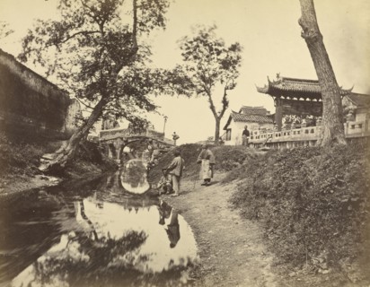 Chinese view of a river and a bridge in a village including several Chinese people; Felice Beato, 1832